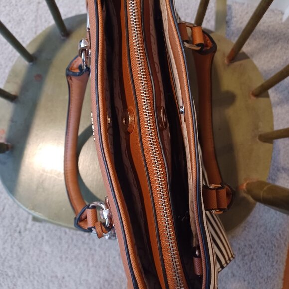 GUESS Handbag Satchel Black & White Striped with Wallet Beautiful Condition - Picture 8 of 16